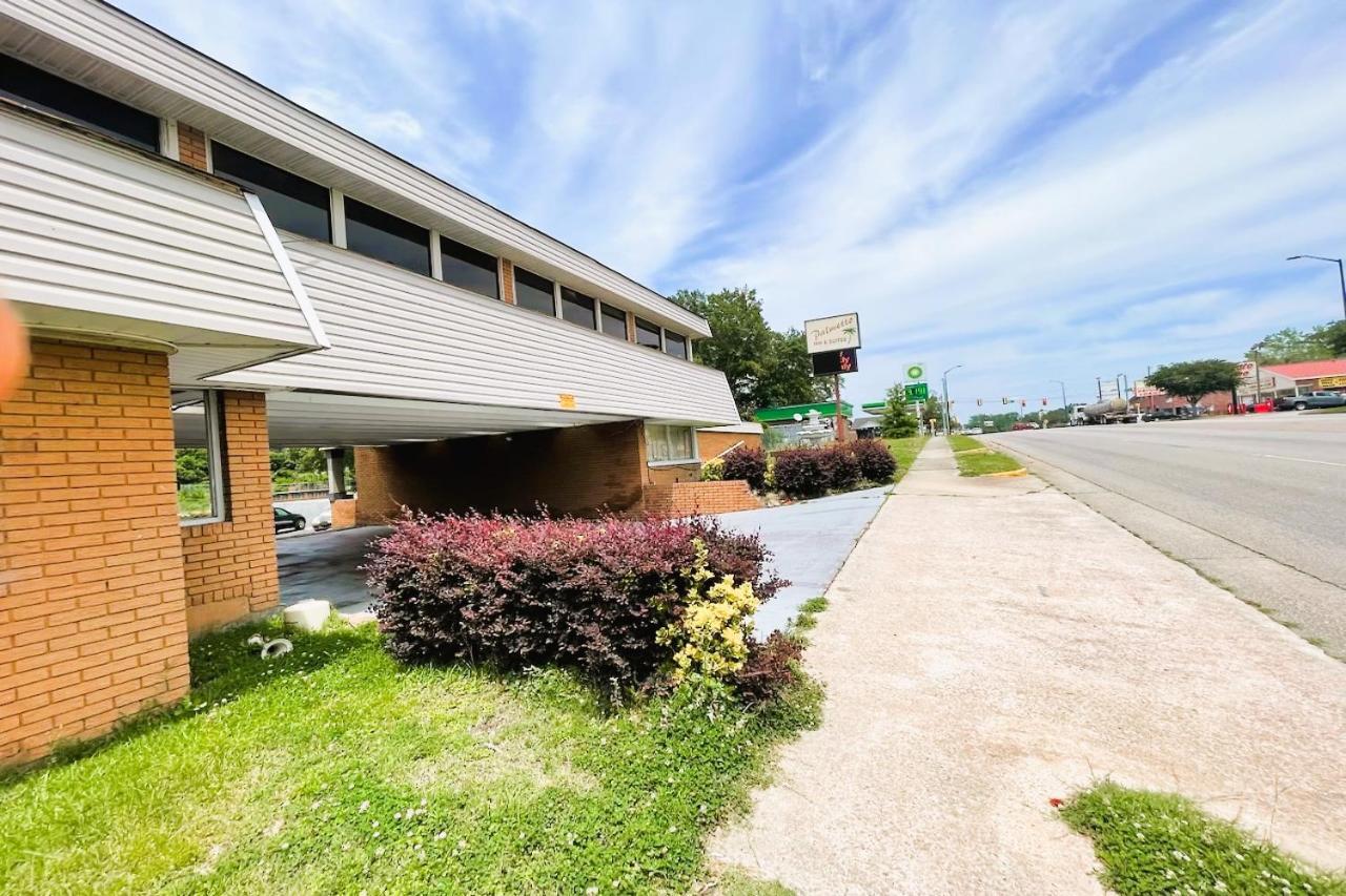 Palmetto Inn & Suites By Oyo Orangeburg Exterior foto