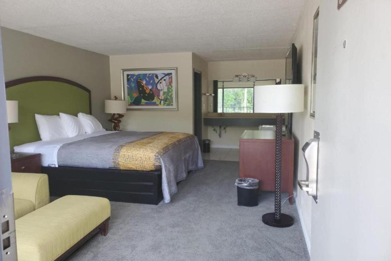 Palmetto Inn & Suites By Oyo Orangeburg Exterior foto